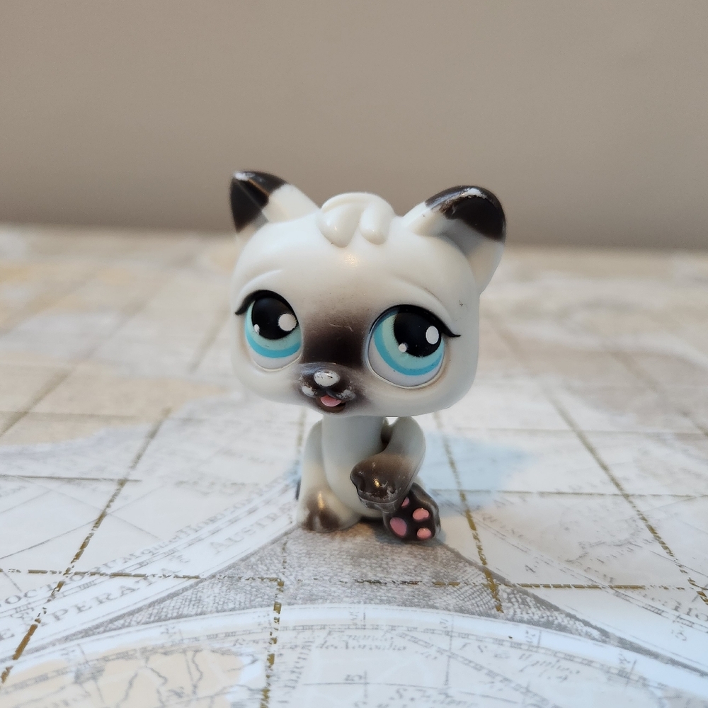 Littlest Pet Shop LPS Magic Motion Siamese Cat Sticks Out Tongue